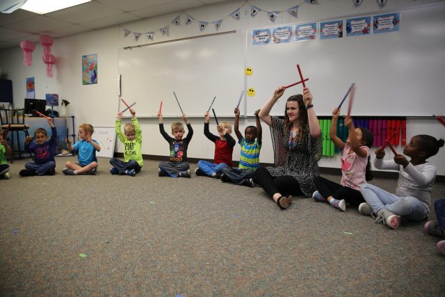 Elementary students in music class