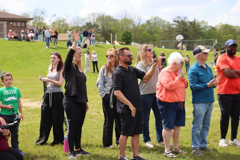 Running is Elementary: parents cheering